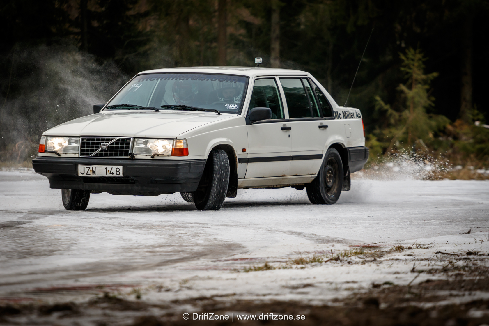 En av de olika Volvo bilarna som körde. Foto: Henrik Andersson