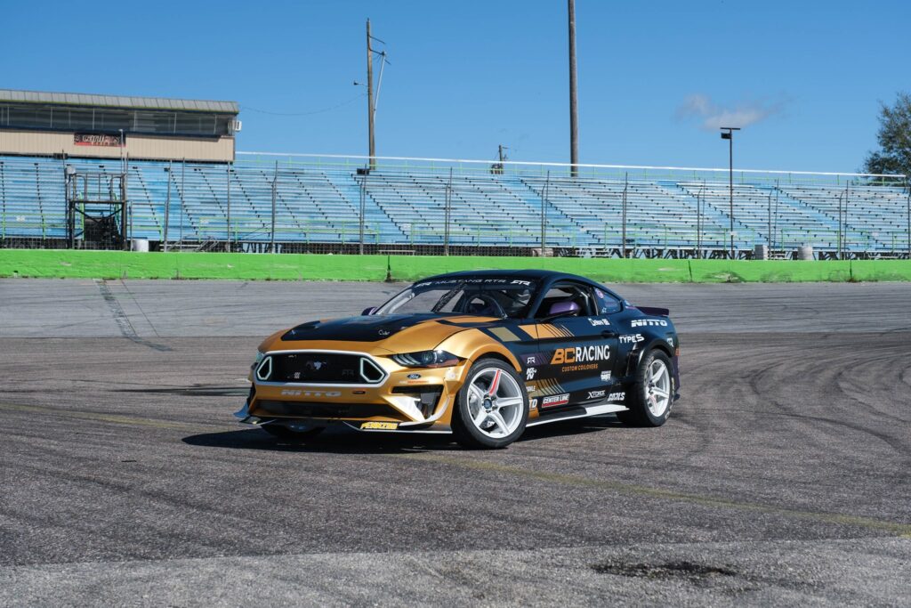 Разгон мустанга. Ford Mustang Chelsea DENOFA. Форд Мустанг 2021 дрифт. DENOFA Mustang RTR. Форд Мустанг 2021 Formula Drift.